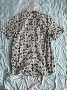 Club Monaco White Short-Sleeve Button-Down with Navy Sunburst Print